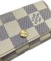 中古・古着 LOUIS VUITTON (ルイ ヴィトン) ダミエ・アズール　ミュルティクレ6　キーケース ホワイト：5000円