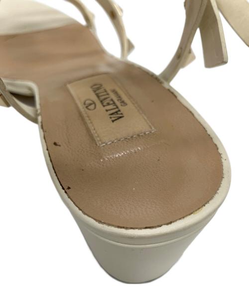 VALENTINO（ヴァレンティノ）VALENTINO (ヴァレンティノ) サンダル ホワイト サイズ:38の古着・服飾アイテム