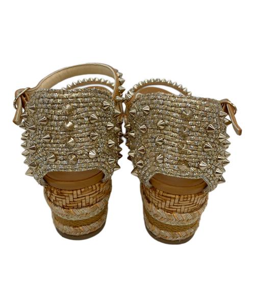 Christian Louboutin（クリスチャン・ルブタン）Christian Louboutin (クリスチャン・ルブタン) スタッズサンダル アイボリー サイズ:38の古着・服飾アイテム