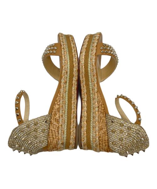 Christian Louboutin（クリスチャン・ルブタン）Christian Louboutin (クリスチャン・ルブタン) スタッズサンダル アイボリー サイズ:38の古着・服飾アイテム
