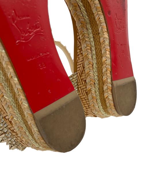 Christian Louboutin（クリスチャン・ルブタン）Christian Louboutin (クリスチャン・ルブタン) スタッズサンダル アイボリー サイズ:38の古着・服飾アイテム