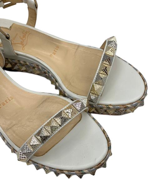Christian Louboutin（クリスチャン・ルブタン）Christian Louboutin (クリスチャン・ルブタン) PYRACLOU サンダル ホワイト サイズ:23.5cmの古着・服飾アイテム