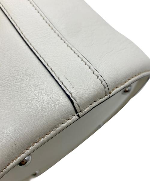 J&M DAVIDSON（ジェイ＆エム デヴィッドソン）J&M DAVIDSON (ジェイ＆エム デヴィッドソン) ルル スタッズハンドバッグ ホワイトの古着・服飾アイテム