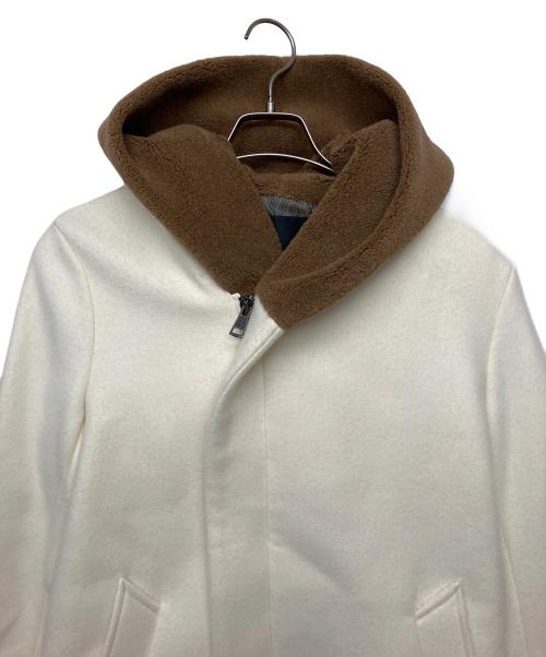 1piu1uguale3（ウノピュウノウグァーレトレ）1piu1uguale3 (ウノピュウノウグァーレトレ) WRAP NECK HOOD COAT コート ホワイト サイズ:Sの古着・服飾アイテム