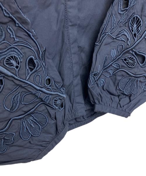 DOROTHEE SCHUMACHER（ドロシーシューマッハ）DOROTHEE SCHUMACHER (ドロシーシューマッハ) EMBROIDERED BEAUTY blouse ネイビー サイズ:M 未使用品の古着・服飾アイテム