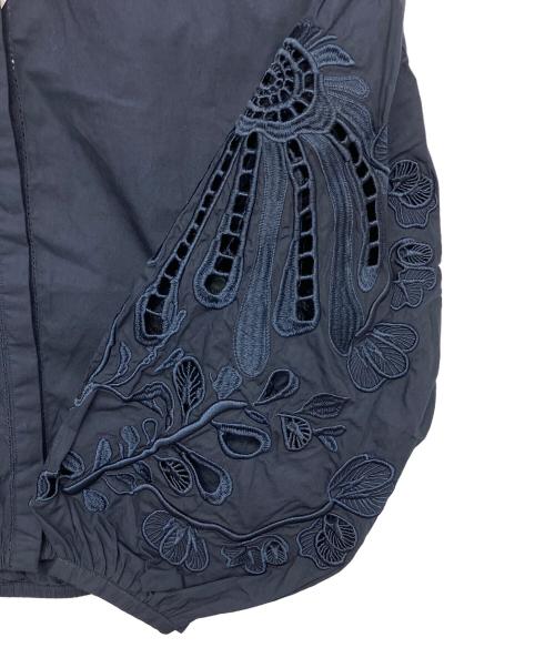 DOROTHEE SCHUMACHER（ドロシーシューマッハ）DOROTHEE SCHUMACHER (ドロシーシューマッハ) EMBROIDERED BEAUTY blouse ネイビー サイズ:M 未使用品の古着・服飾アイテム