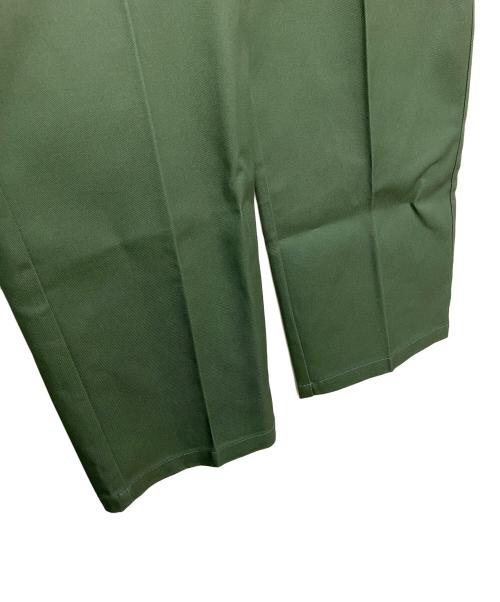 Dickies（ディッキーズ）Dickies (ディッキーズ) ガンダム (ガンダム) 『機動戦士ガンダム』WORK PANTS 地球連邦軍　チノパン カーキ サイズ:86cm (W34) 未使用品の古着・服飾アイテム