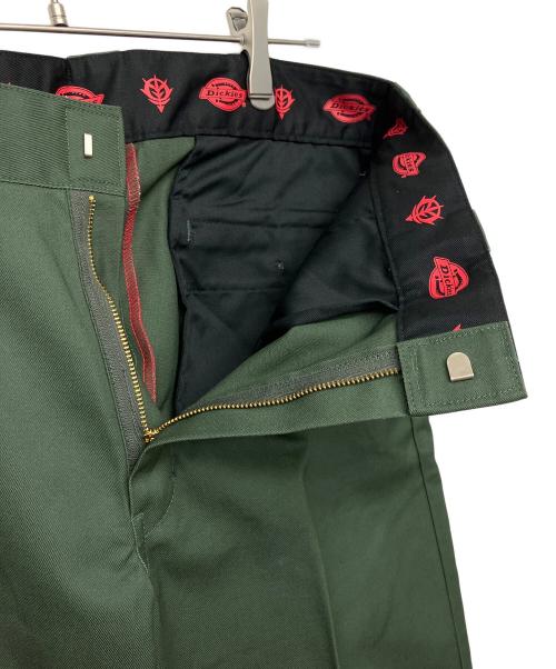 Dickies（ディッキーズ）Dickies (ディッキーズ) ガンダム (ガンダム) 『機動戦士ガンダム』WORK PANTS 地球連邦軍　チノパン カーキ サイズ:86cm (W34) 未使用品の古着・服飾アイテム