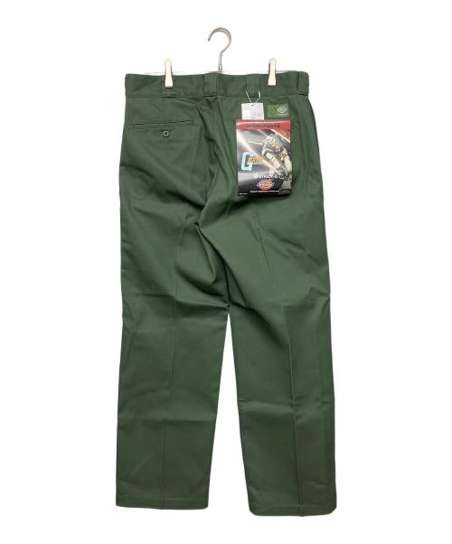 Dickies（ディッキーズ）Dickies (ディッキーズ) ガンダム (ガンダム) 『機動戦士ガンダム』WORK PANTS 地球連邦軍　チノパン カーキ サイズ:86cm (W34) 未使用品の古着・服飾アイテム