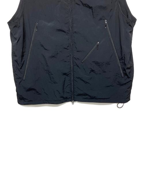 is-ness（イズネス）is-ness (イズネス) LIGHT SHELL VEST　ナイロンベスト ブラック サイズ:Lの古着・服飾アイテム