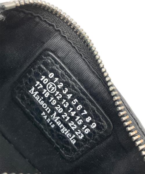 Maison Margiela（メゾンマルジェラ）Maison Margiela (メゾンマルジェラ) S56UI0143 P4455 フラグメントケース ブラックの古着・服飾アイテム