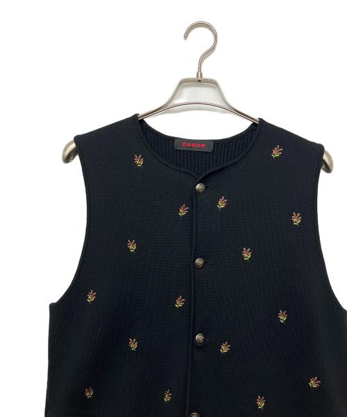 CABAN（キャバン）CABaN (キャバン) 2024AW コットンカシミヤ フラワーエンブロイダリー クルーネックベスト　ニットベスト ブラック サイズ:Mの古着・服飾アイテム