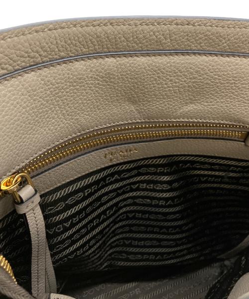 PRADA（プラダ）PRADA (プラダ) 1BE066 ショルダーバッグ アイボリーの古着・服飾アイテム