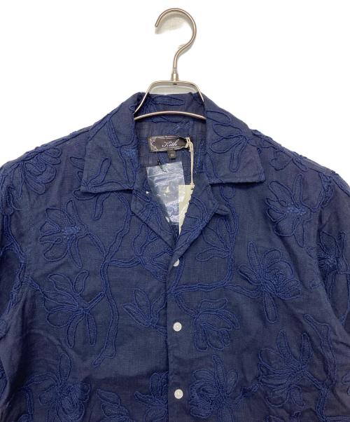 KITH（キス）KITH (キス) 26ss Corded Floral Thompson Camp Collar Shirt　半袖シャツ ネイビー サイズ:XS 未使用品の古着・服飾アイテム
