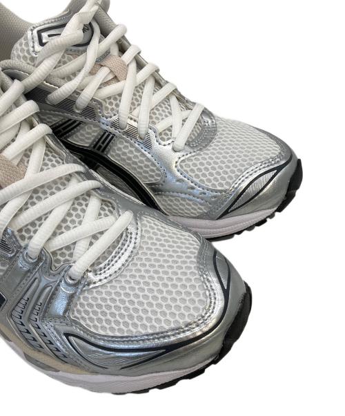 asics（アシックス）asics (アシックス) 1203A537　スニーカー シルバー×ホワイト サイズ:26cmの古着・服飾アイテム