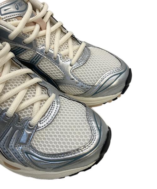 asics（アシックス）asics (アシックス) 1203A537　スニーカー シルバー×ホワイト サイズ:26cmの古着・服飾アイテム