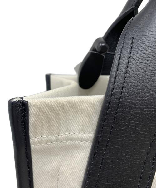 J&M DAVIDSON（ジェイ＆エム デヴィッドソン）J&M DAVIDSON (ジェイ＆エム デヴィッドソン) ハンドバッグ ホワイト×ブラックの古着・服飾アイテム