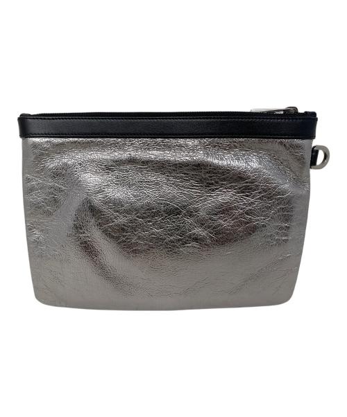 JIMMY CHOO（ジミーチュウ）JIMMY CHOO (ジミーチュウ) メタリックワッペンクラッチバッグ シルバー×ブラックの古着・服飾アイテム