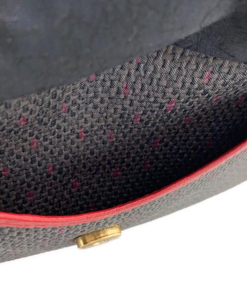 Yves Saint Laurent（イヴサンローラン）Yves Saint Laurent (イヴサンローラン) Yves Saint Laurent バイカラーショルダーバッグ ブラック×レッドの古着・服飾アイテム