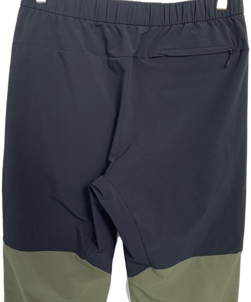 THE NORTH FACE（ザ ノース フェイス）THE NORTH FACE (ザ ノース フェイス) THE NORTH FACE エイペックスフレックスパンツ ブラック×オリーブ サイズ:Lの古着・服飾アイテム
