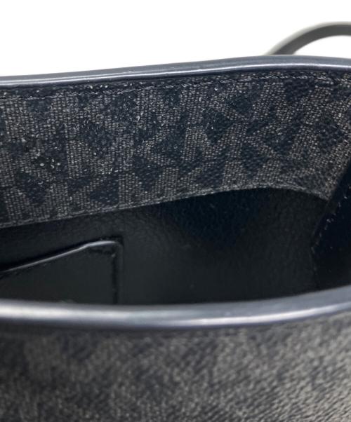 MICHAEL KORS（マイケル・コース）MICHAEL KORS (マイケル・コース) MICHAEL KORS KIMBERYLY SM BUCKET BAG ショルダーバッグ ブラックの古着・服飾アイテム