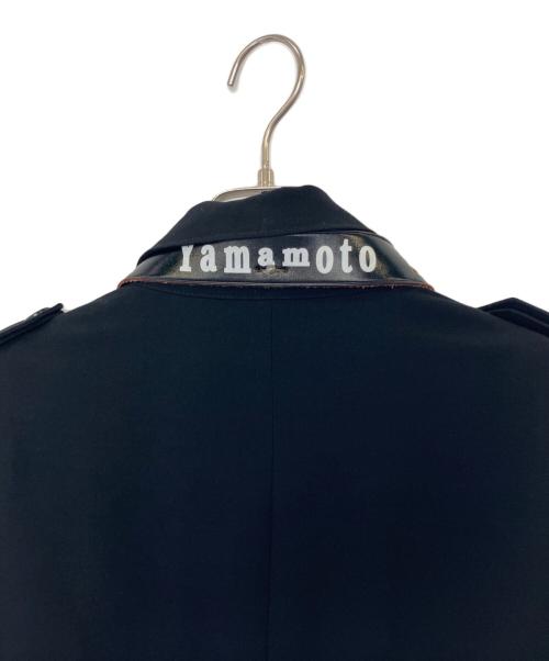 YOHJI YAMAMOTO（ヨウジヤマモト）YOHJI YAMAMOTO (ヨウジヤマモト) YOHJI YAMAMOTO 08AW/生誕100年 トレンチコート ブラック サイズ:-の古着・服飾アイテム