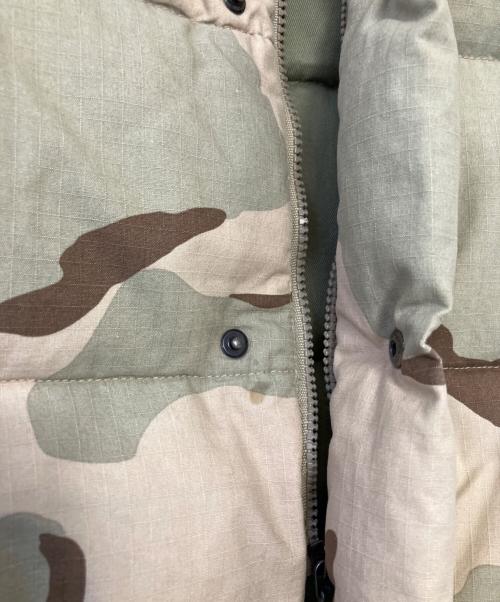 MONCLER（モンクレール）MONCLER COMME des GARCONS JUNYA WATANABE MAN MONCLER COMME des GARCONS JUNYA WATANABE MAN ダウンジャケット グリーン×ベージュ サイズ:SSの古着・服飾アイテム