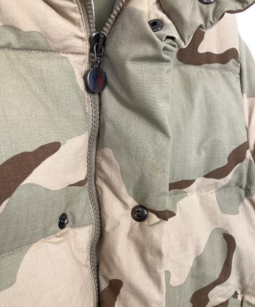 MONCLER（モンクレール）MONCLER COMME des GARCONS JUNYA WATANABE MAN MONCLER COMME des GARCONS JUNYA WATANABE MAN ダウンジャケット グリーン×ベージュ サイズ:SSの古着・服飾アイテム