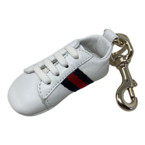 GUCCI（グッチ）GUCCI (グッチ) チャーム スニーカー ホワイト ホワイトの古着・服飾アイテム