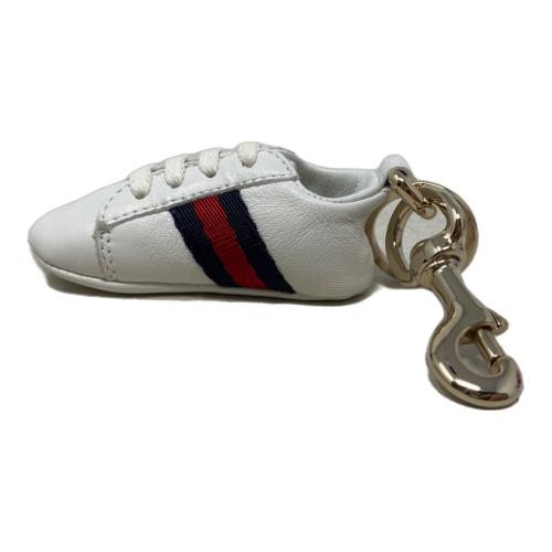 GUCCI（グッチ）GUCCI (グッチ) チャーム スニーカー ホワイト ホワイトの古着・服飾アイテム