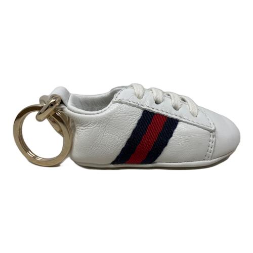 GUCCI（グッチ）GUCCI (グッチ) チャーム スニーカー ホワイト ホワイトの古着・服飾アイテム