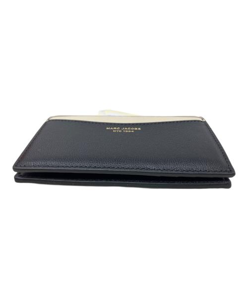 MARC JACOBS（マークジェイコブズ）MARC JACOBS (マークジェイコブズ) MARC JACOBS 2つ折り財布 ベージュ×ブラック 未使用品の古着・服飾アイテム