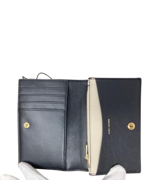 MARC JACOBS（マークジェイコブズ）MARC JACOBS (マークジェイコブズ) MARC JACOBS 2つ折り財布 ベージュ×ブラック 未使用品の古着・服飾アイテム