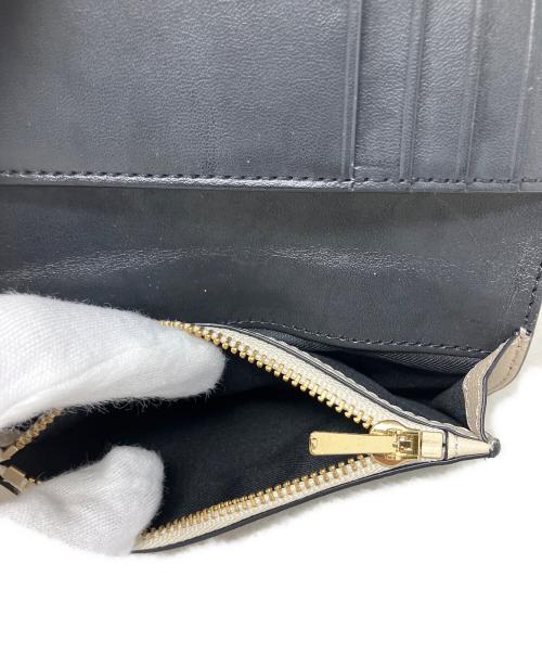 MARC JACOBS（マークジェイコブズ）MARC JACOBS (マークジェイコブズ) MARC JACOBS 2つ折り財布 ベージュ×ブラック 未使用品の古着・服飾アイテム