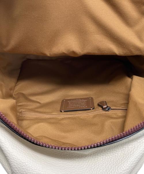 COACH（コーチ）COACH (コーチ) Disney (ディズニー) COACH Disney 日本限定ディズニーコラボ リュック ベージュ×アイボリーの古着・服飾アイテム