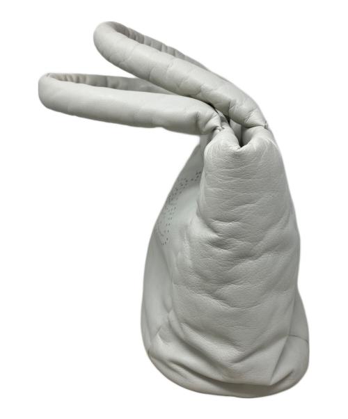 Vivienne Westwood（ヴィヴィアンウエストウッド）Vivienne Westwood (ヴィヴィアンウエストウッド) Vivienne Westwood オーブパンチング ハンドバッグ ホワイトの古着・服飾アイテム