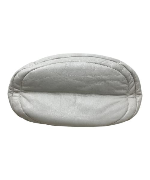 Vivienne Westwood（ヴィヴィアンウエストウッド）Vivienne Westwood (ヴィヴィアンウエストウッド) Vivienne Westwood オーブパンチング ハンドバッグ ホワイトの古着・服飾アイテム