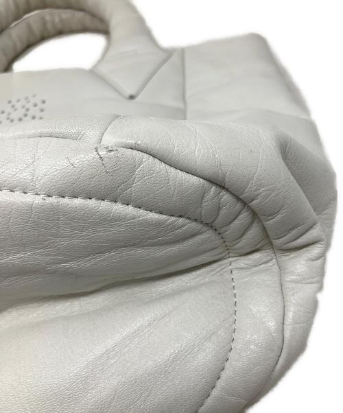 Vivienne Westwood（ヴィヴィアンウエストウッド）Vivienne Westwood (ヴィヴィアンウエストウッド) Vivienne Westwood オーブパンチング ハンドバッグ ホワイトの古着・服飾アイテム