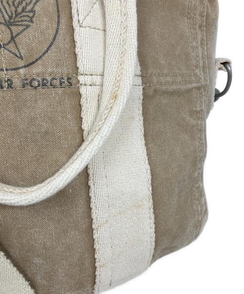 TOYS MCCOY（トイズマッコイ）TOYS McCOY (トイズマッコイ) TOYS McCOY アビエーターバッグ ベージュ×ホワイトの古着・服飾アイテム
