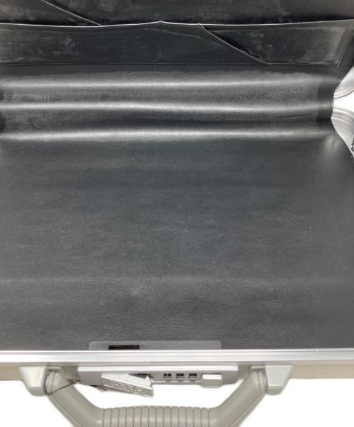 ZERO HALLIBURTON（ゼロ ハリバートン）ZERO HALLIBURTON (ゼロ ハリバートン) ZERO HALLIBURTON アタッシュケース シルバーの古着・服飾アイテム