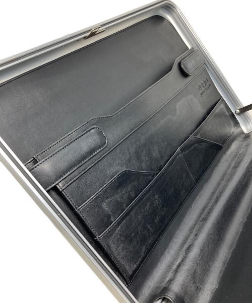 ZERO HALLIBURTON（ゼロ ハリバートン）ZERO HALLIBURTON (ゼロ ハリバートン) ZERO HALLIBURTON アタッシュケース シルバーの古着・服飾アイテム