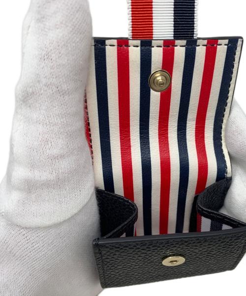 Thom Browne（トムブラウン）Thom Browne (トムブラウン) AirPods Proケース ブラックの古着・服飾アイテム