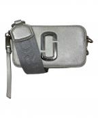 MARC JACOBSマークジェイコブス）の古着「MARC JACOBS ショルダーバッグ」｜シルバー