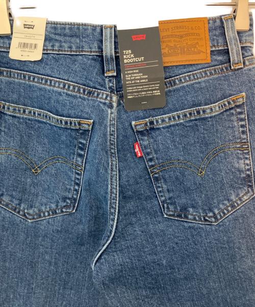 LEVI'S（リーバイス）LEVI'S (リーバイス) LEVI'S 725KICK BOOTCUT デニムパンツ ブルー サイズ:SIZE W25×L29 未使用品の古着・服飾アイテム