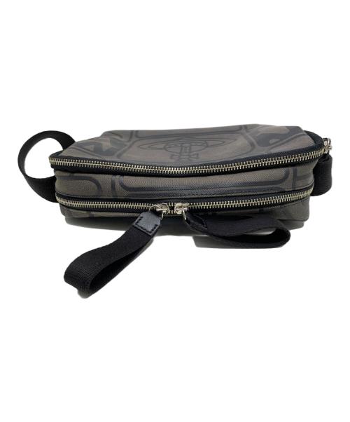 Vivienne Westwood（ヴィヴィアンウエストウッド）Vivienne Westwood (ヴィヴィアンウエストウッド) Vivienne Westwood TAG ショルダーバッグ グレーの古着・服飾アイテム