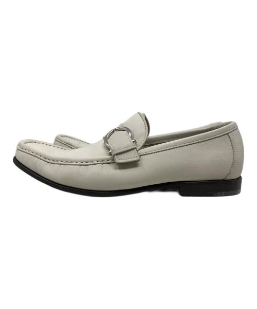 Salvatore Ferragamo（サルヴァトーレ フェラガモ）Salvatore Ferragamo (サルヴァトーレ フェラガモ) Salvatore Ferragamo シューズ アイボリー サイズ:6 1/2の古着・服飾アイテム