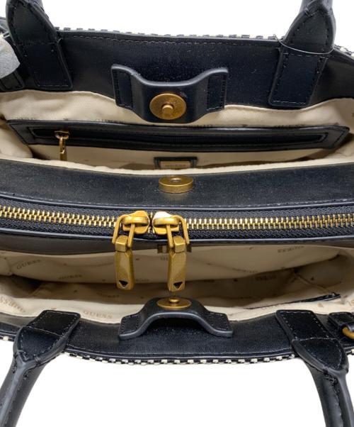 GUESS（ゲス）GUESS (ゲス) GUESS IZZY Small Girlfriend Satchel 2WAYバッグ 未使用品の古着・服飾アイテム