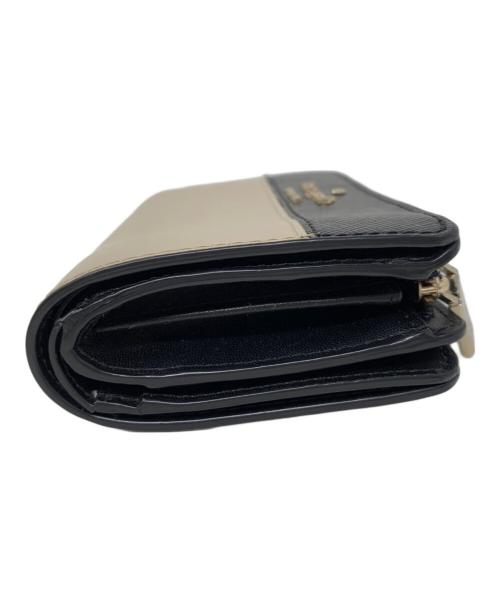 Kate Spade（ケイトスペード）Kate Spade (ケイトスペード) Kate Spade 2つ折りミドル財布 ベージュ×ブラックの古着・服飾アイテム