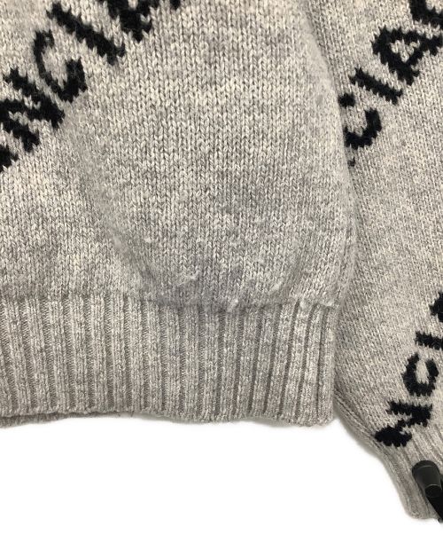 BALENCIAGA（バレンシアガ）BALENCIAGA (バレンシアガ) ロゴ総柄ジャガードオーバーシルエットニット グレー サイズ:Lの古着・服飾アイテム