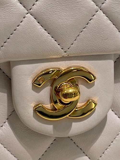 CHANEL（シャネル）CHANEL (シャネル) ミニマトラッセ17 ホワイト サイズ:17の古着・服飾アイテム